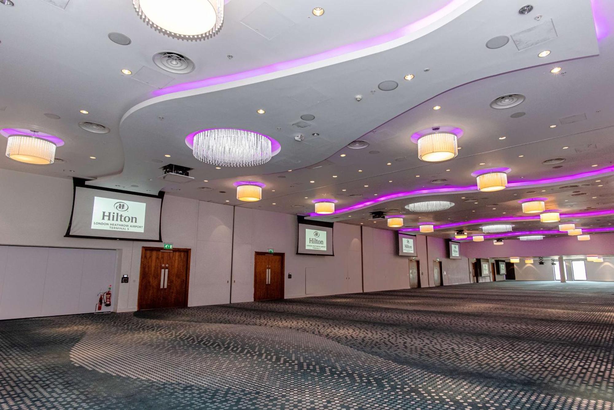 Hilton London Heathrow Airport Terminal 5 Hotel Hillingdon Exterior photo
